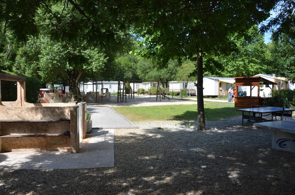 Camping Hotel Les Rives Du Loup Tourrettes-sur-Loup Eksteriør bilde