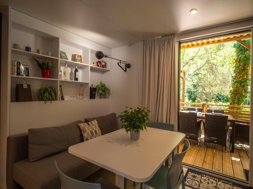 Camping Hotel Les Rives Du Loup Tourrettes-sur-Loup Eksteriør bilde