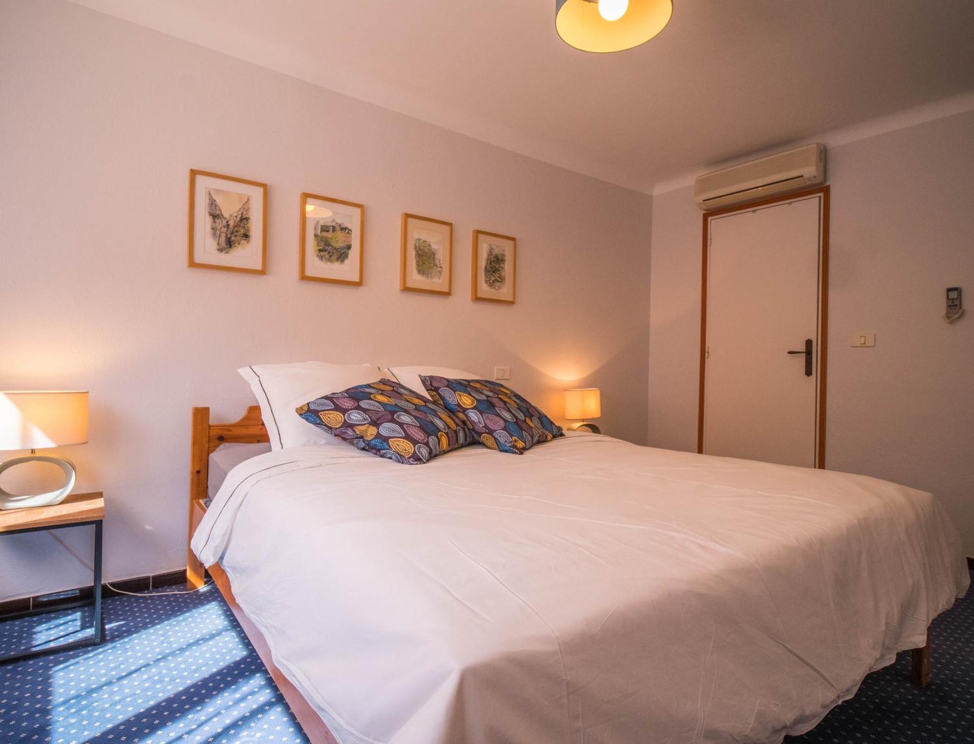 Camping Hotel Les Rives Du Loup Tourrettes-sur-Loup Eksteriør bilde